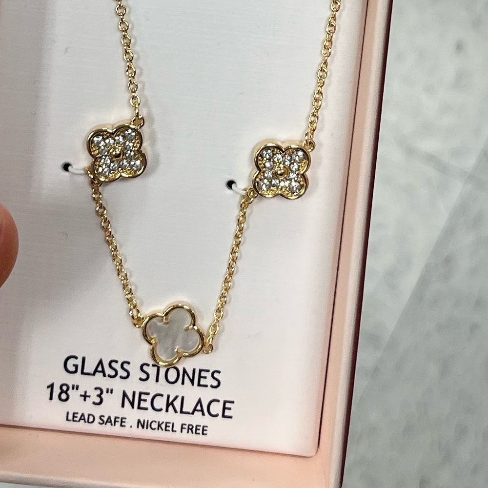 NWT ⚜️🤍⚜️ Camila Coelho Gorgeous Gold Clover Necklace - Picture 8 of 16